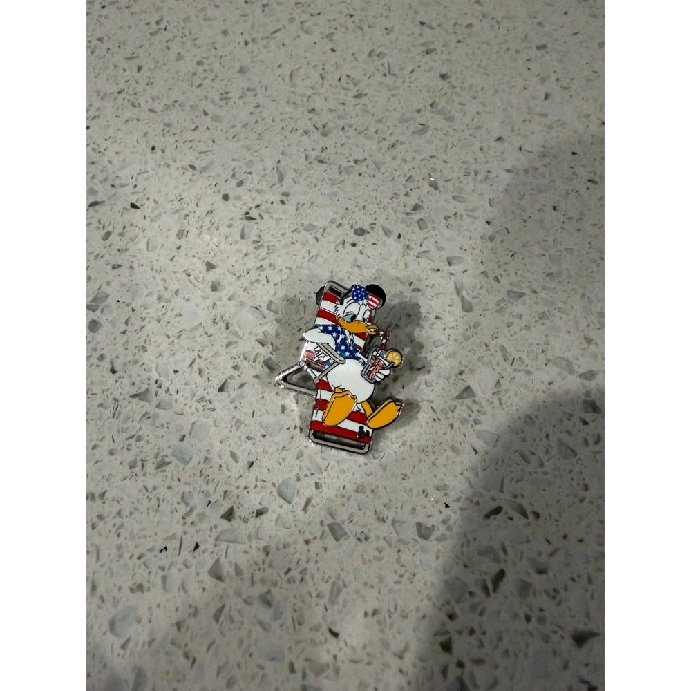 Disney Parks 2025 Hidden Mickey Donald Duck 4th July Independence Pin